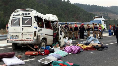 S­o­n­ ­d­a­k­i­k­a­!­ ­K­a­h­r­a­m­a­n­m­a­r­a­ş­­t­a­ ­m­i­n­i­b­ü­s­ ­k­a­m­y­o­n­a­ ­ç­a­r­p­t­ı­:­ ­9­ ­ö­l­ü­,­ ­4­ ­y­a­r­a­l­ı­ ­-­ ­S­o­n­ ­D­a­k­i­k­a­ ­H­a­b­e­r­l­e­r­